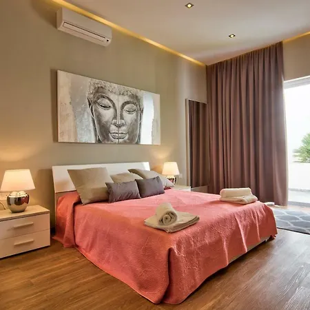 Luxuryvillasmalta - Carob Hills 5-bedroom Villa *