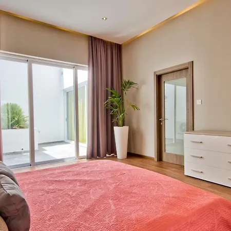 Luxuryvillasmalta - Carob Hills 5-bedroom Villa *
